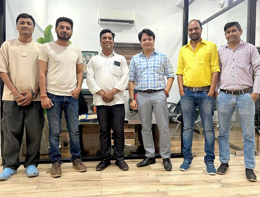 Dashrath Hansdah, a renowned Santali filmmaker from Jharkhand, visited GR8DESIGNS office.
